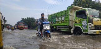 Pantura Masih Digenangi Banjir, Macet hingga 4 KM