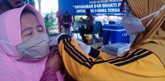 Kebut Vaksinasi, Polres Probolinggo Kota Sasar Pemulung TPA Anggrek