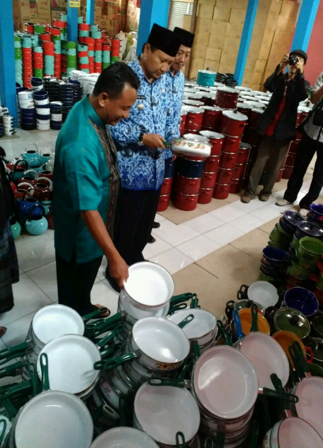 Bupati Pasuruan Resmikan Toko Panci Wartabromo