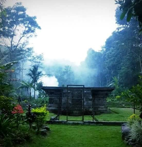 Candi Kedaton, Sisa Kejayaan Majapahit  WartaBromo