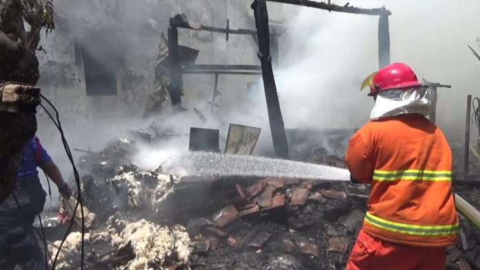 Gudang buku terbakar