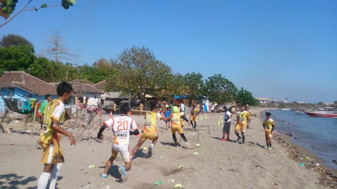 Persekabpas latihan di pantai Lekok