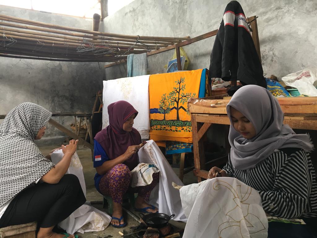 Jatuh Bangun Batik Tulis Khas Lumajang WartaBromo Jatuh Bangun Batik Tulis Khas Lumajang WartaBromo