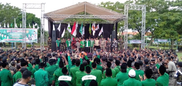 Ratusan kader GP Ansor Se-Pasuruan Raya berkumpul di alun-alun Bangil, Kabupaten Pasuruan ucapkan deklarasi jelang Pemilu 2019. Minggu (7/4/2019)