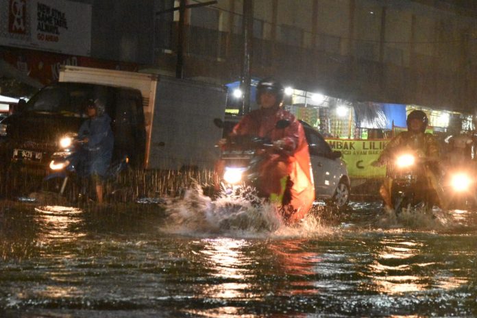 Banjir di Warung dowo