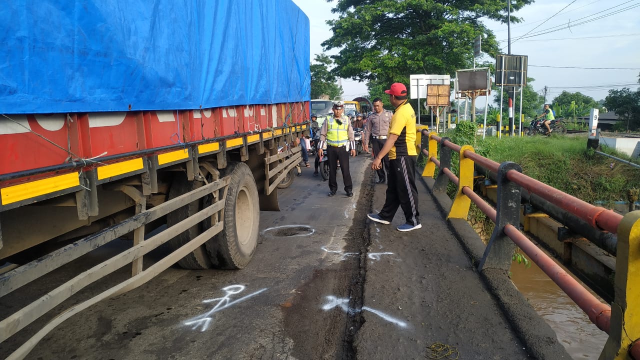 Terjatuh dari Motor Pasutri asal Perum Bugul Permai Tewas 