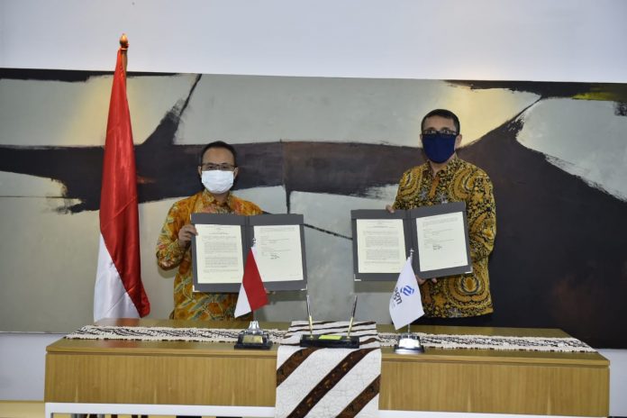 PENANDATANGANAN: Direktur Komersial PGN, Fariz Aziz (pakai masker hitam) bersama Direktur Utama PGN, Suko Hartono (pakai masker putih) usai acara penandatanganan dengan Pertamina EP di Jakarta (20/5).