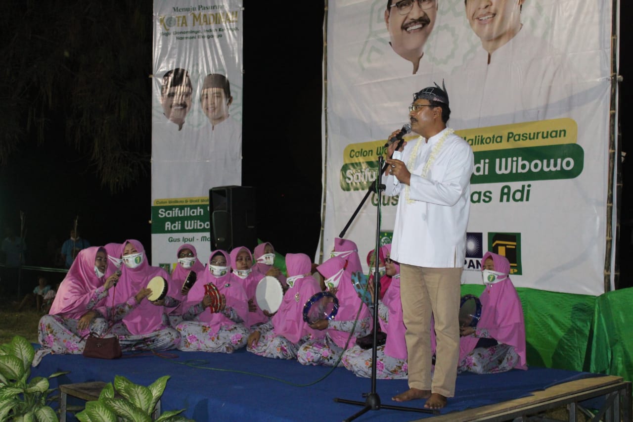 EmakEmak Aksi Teaterikal Keluhkan Banjir, Gus Ipul