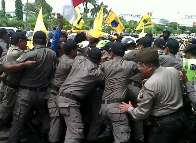 Demo PMII di Pendopo Bupati