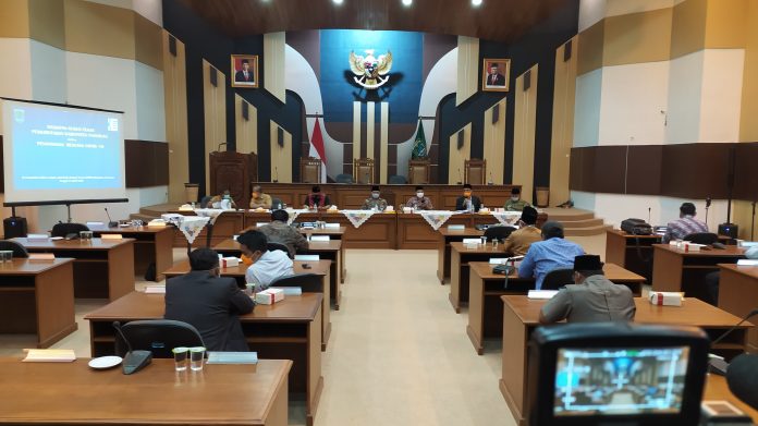 Hearing Pansus dan Satgas Covid-19 Kabupaten Pasuruan, Senin (13/04/2020).
