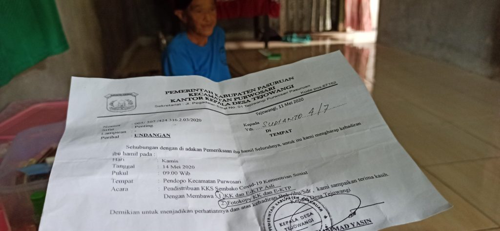 Sedih Perempuan Ini Ditolak Terima Sembako Kemensos Padahal Ikut Antri Panjang Wartabromo