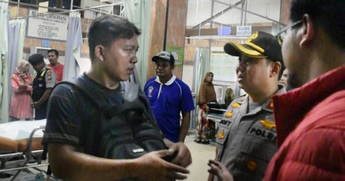 Suhartoyo, ayahanda Malik (bocah penderita meningitis), ucapkan terima kasih kepada Kapolres Pasuruan Kota AKBP Dony Alexander dan Plt Wali Kota Pasuruan Raharto Teno Prasetyo.