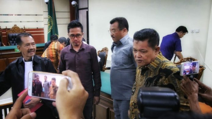 Setiyono, Wali Kota Pasuruan nonaktif, usai sidang di ruang Cakra Pengadilan Tipikor Surabaya, Senin (25/2/2019).