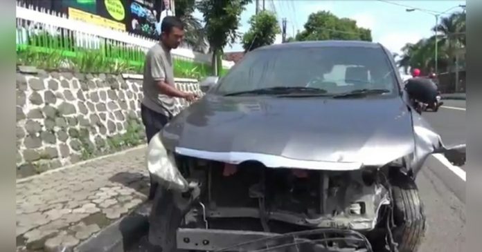 Gambar Orang Ngantuk Tabrak Tenda Aksi Pekerja Flow Pengemudi Saya Ngantuk Gambar Orang Ngantuk Tabrak Tenda Aksi Pekerja Flow Pengemudi Saya Ngantuk