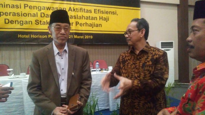And. Hamid Paddu (batik coklat), anggota Pengawas BPKH saat berbincang dengan Hamka Haq, anggota Komisi VIII DPR RI, Kamis (21/3/2019).