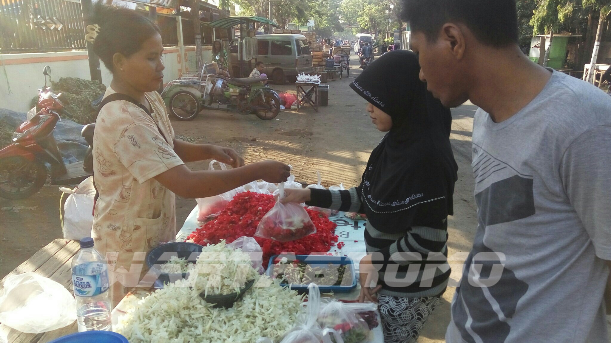Bakul Kembang Musiman Bertebaran di Pasar Tradisional 