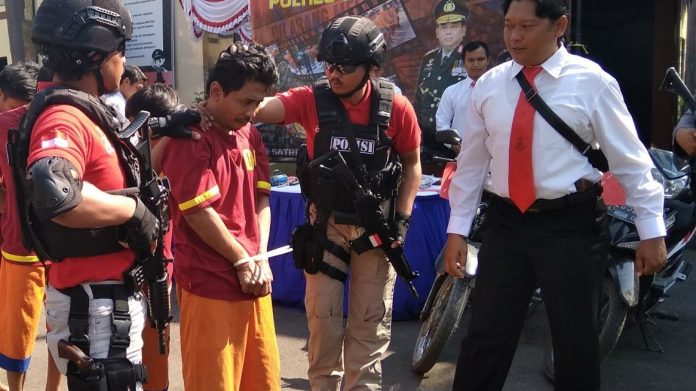 M. Ghufron (44), pelaku pencurian motor di hotel BJ Perdana beberapa tahun lalu, digelandang polisi. Senin (29/7/2019).