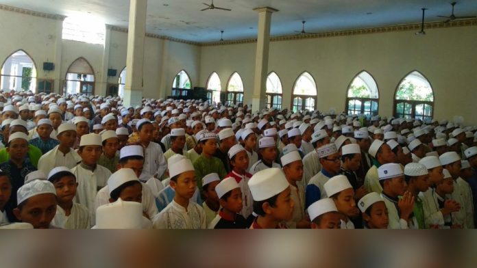 Ribuan Santri Kota Probolinggo Shalat Ghaib untuk Korban Gempa NTB