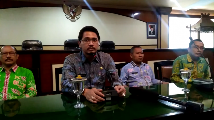 Raharto Teno Prasetyo, Wakil Walikota Pasuruan memberikan keterangan ke awak media di ruang Unsur 1 Pemkot Pasuruan, Kamis (4/10/2018).