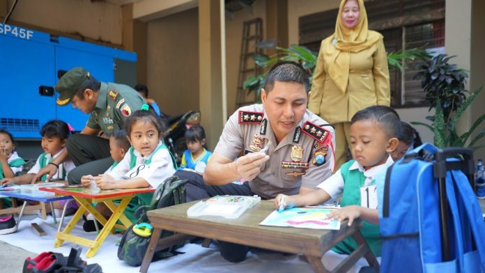 Lewat Mewarnai, Kapolresta dan Dandim Kenalkan Nasionalisme