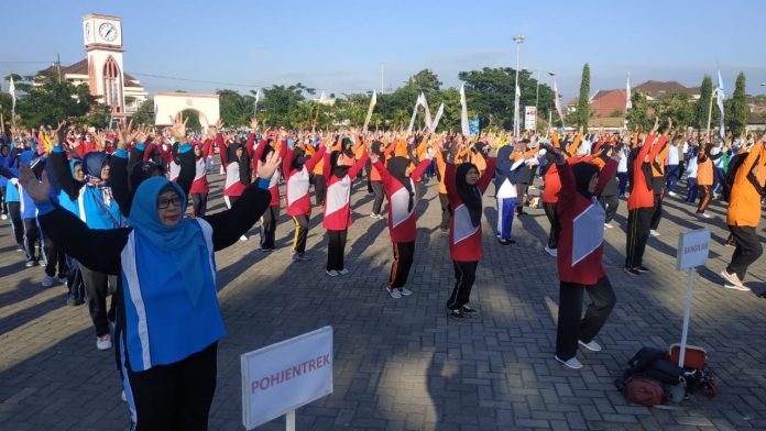 Seru! 510 Lansia Senam Massal di Gor Untung Suropati Kota Pasuruan