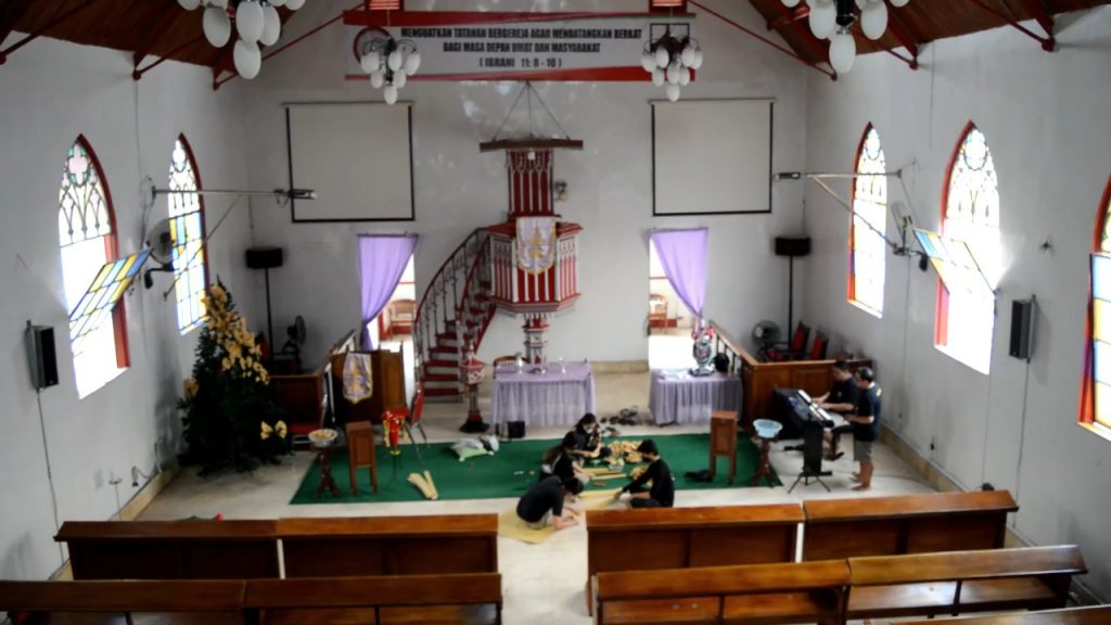 Makin Cakep, Remaja Percantik Gereja Merah Peninggalan Belanda