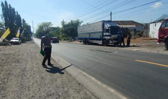 Potong Jalan, Bakul Ikan Paiton Tewas Ditabrak Vespa