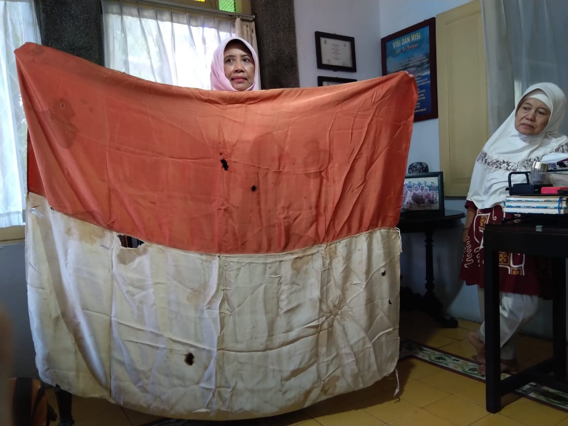 Kisah Bendera Pertama dari Kain Seprei dan Mobil Curian 