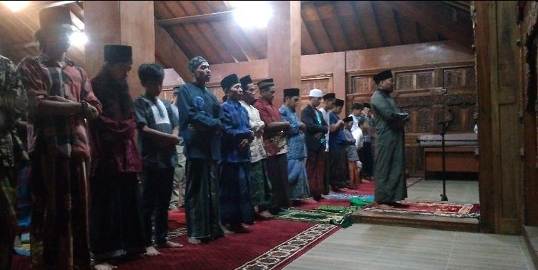 Tarawih Kilat Di Padepokan Anti Galau 23 Rokaat Hanya 7 Menit Wartabromo
